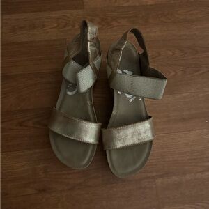 OTBT Gold Sandals